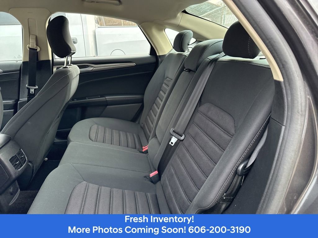 Used 2017 Ford Fusion SE w/ Fusion SE Technology Package image 10