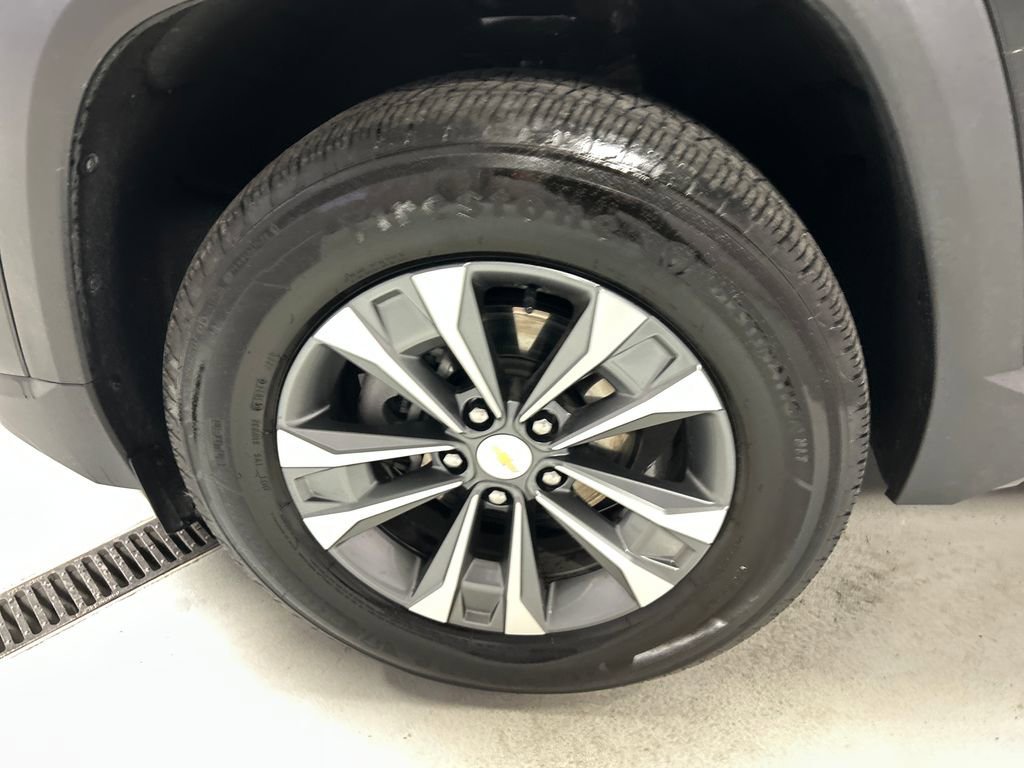 Used 2025 Chevrolet Equinox LT image 9