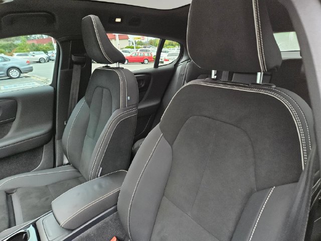 Certified 2023 Volvo C40 P8 Recharge Ultimate w/ Protection Package Premier AWD/4WD image 18