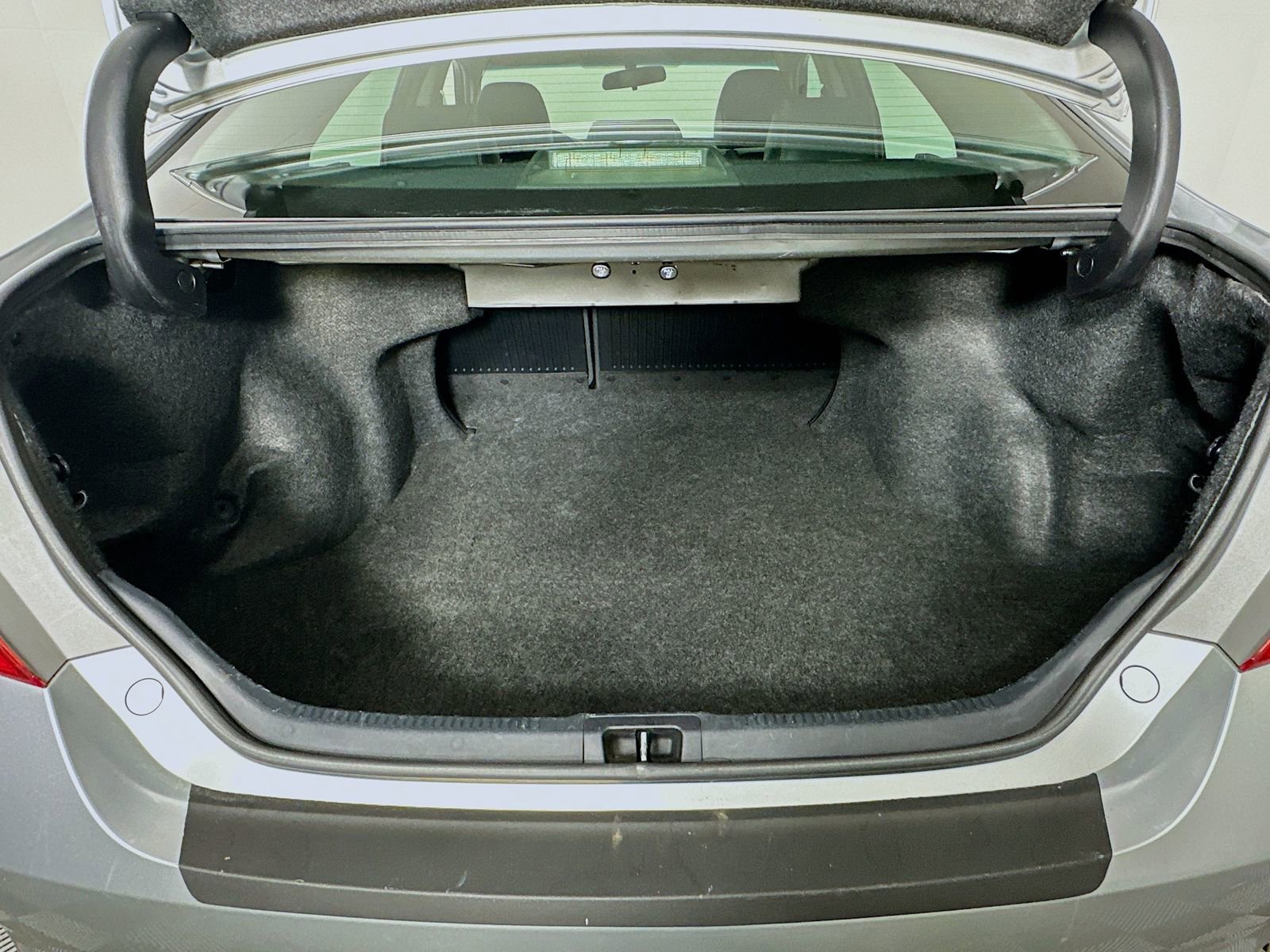 Used 2015 Toyota Camry SE FWD image 23