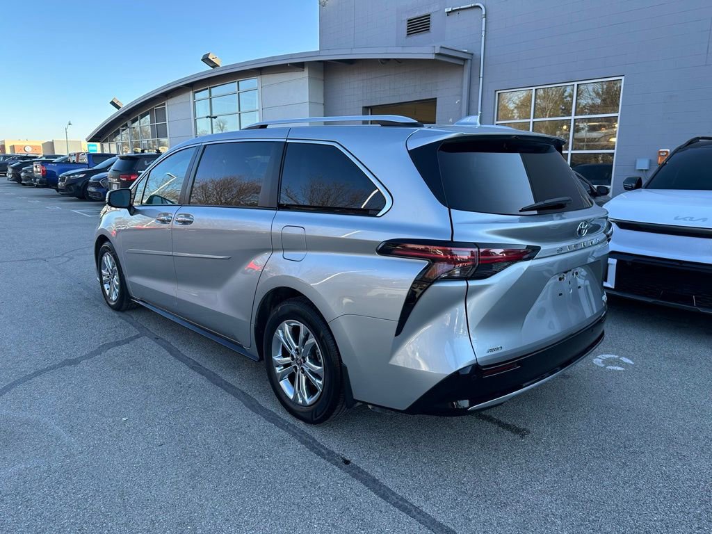 Used 2022 Toyota Sienna Platinum image 5