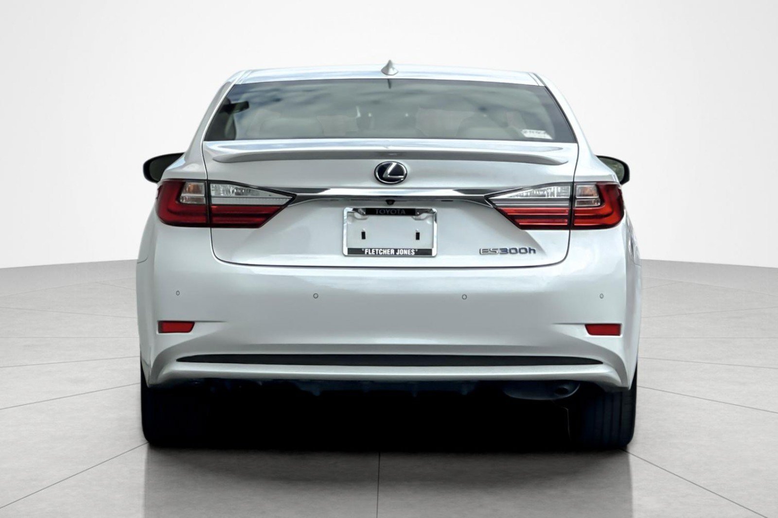 Used 2017 Lexus ES 300h w/ Navigation System Package FWD image 4