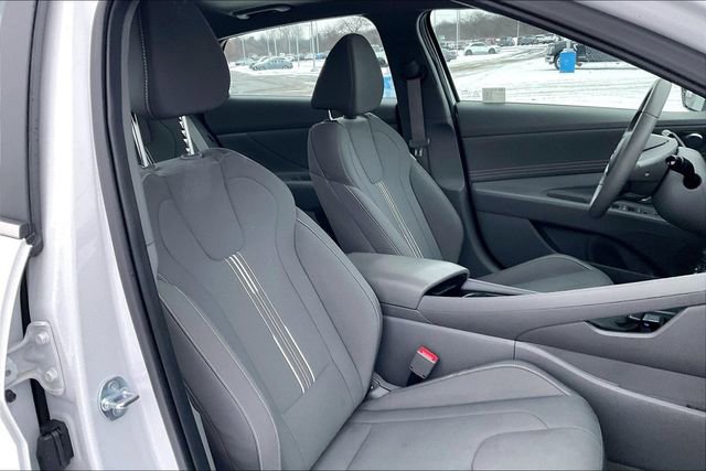 Certified 2025 Hyundai Elantra SEL image 8