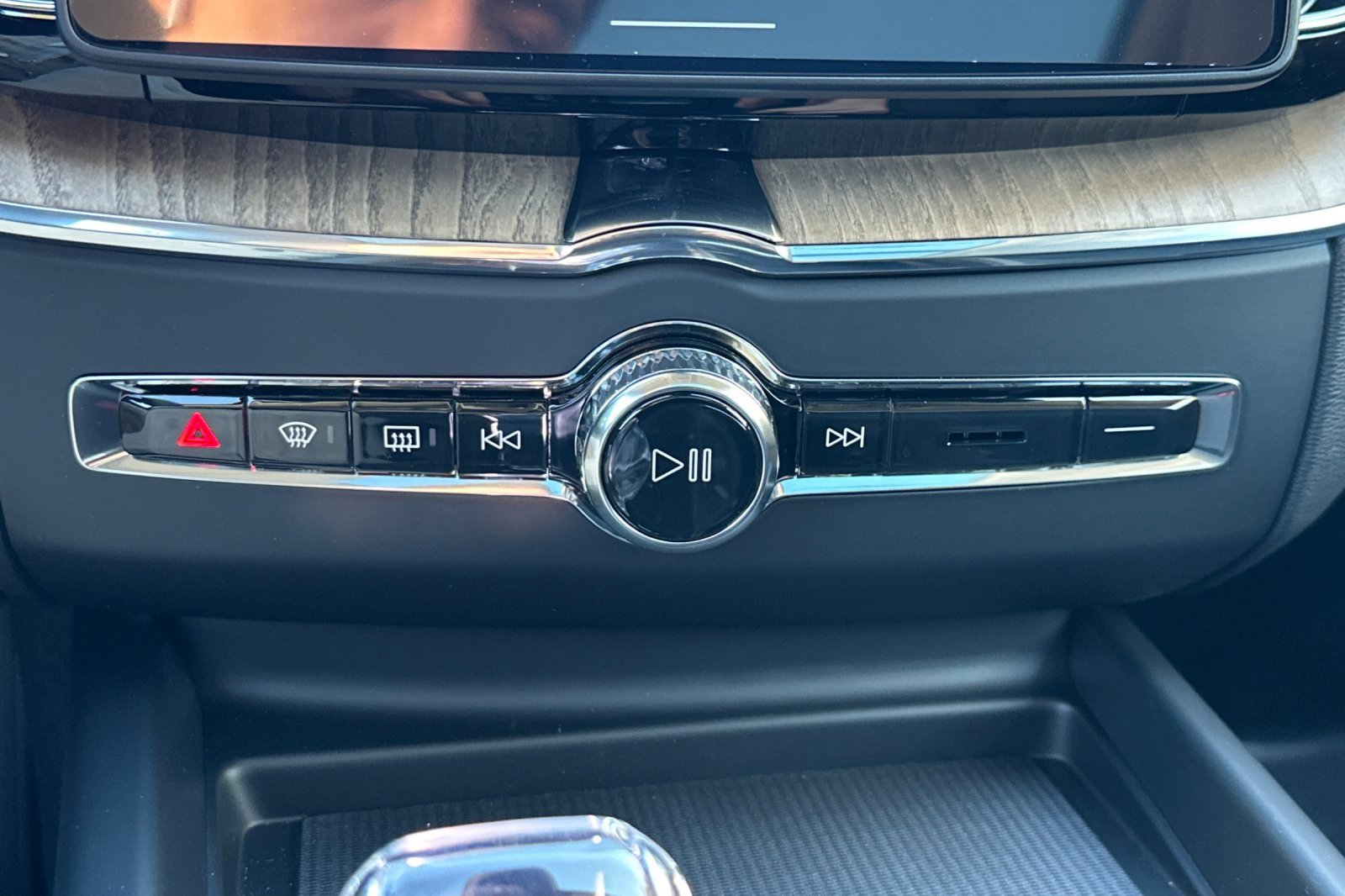 New 2026 Volvo XC60 B5 Plus w/ Climate Package image 23