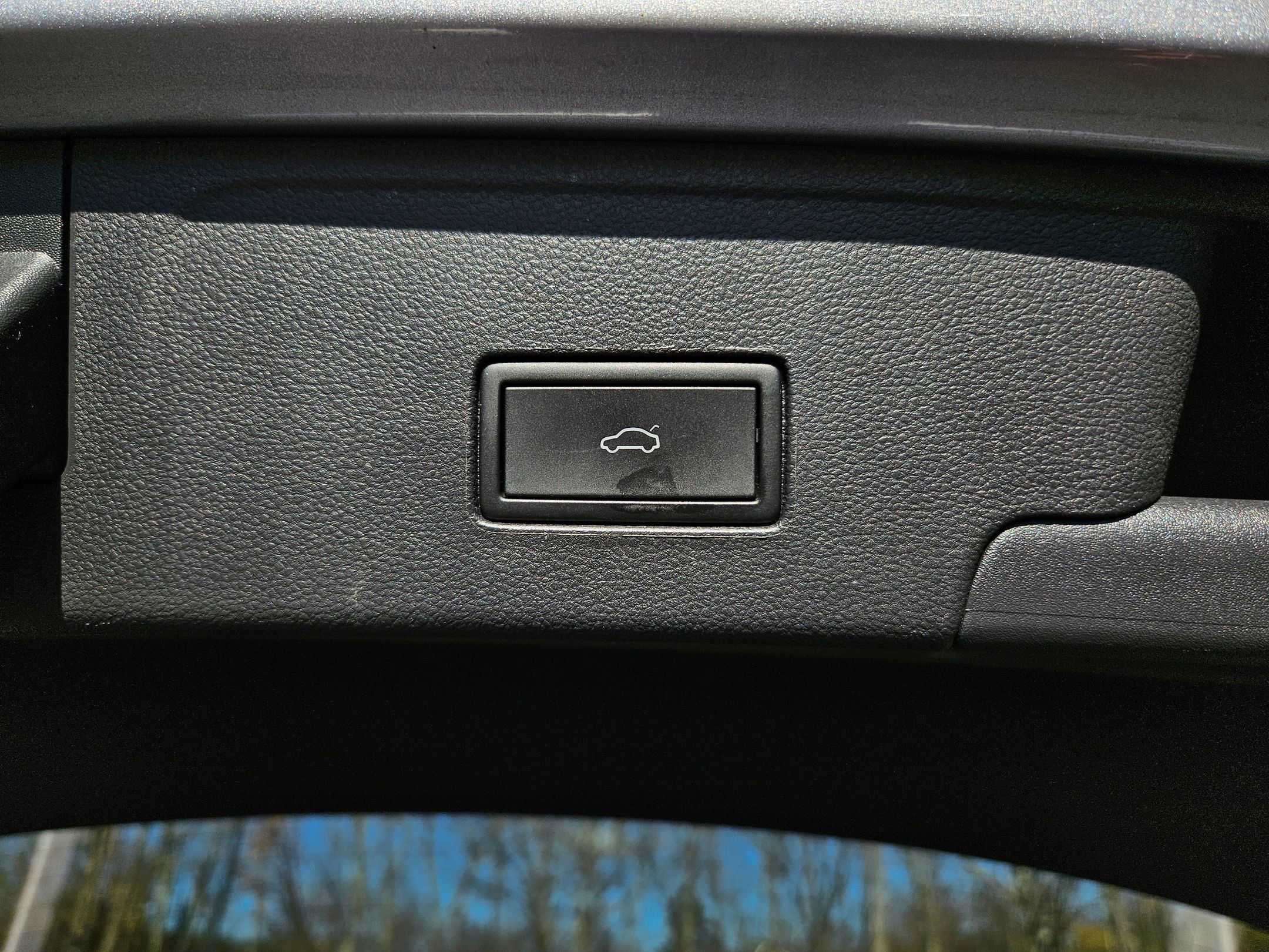 Used 2023 Volkswagen Atlas Cross Sport SEL image 23