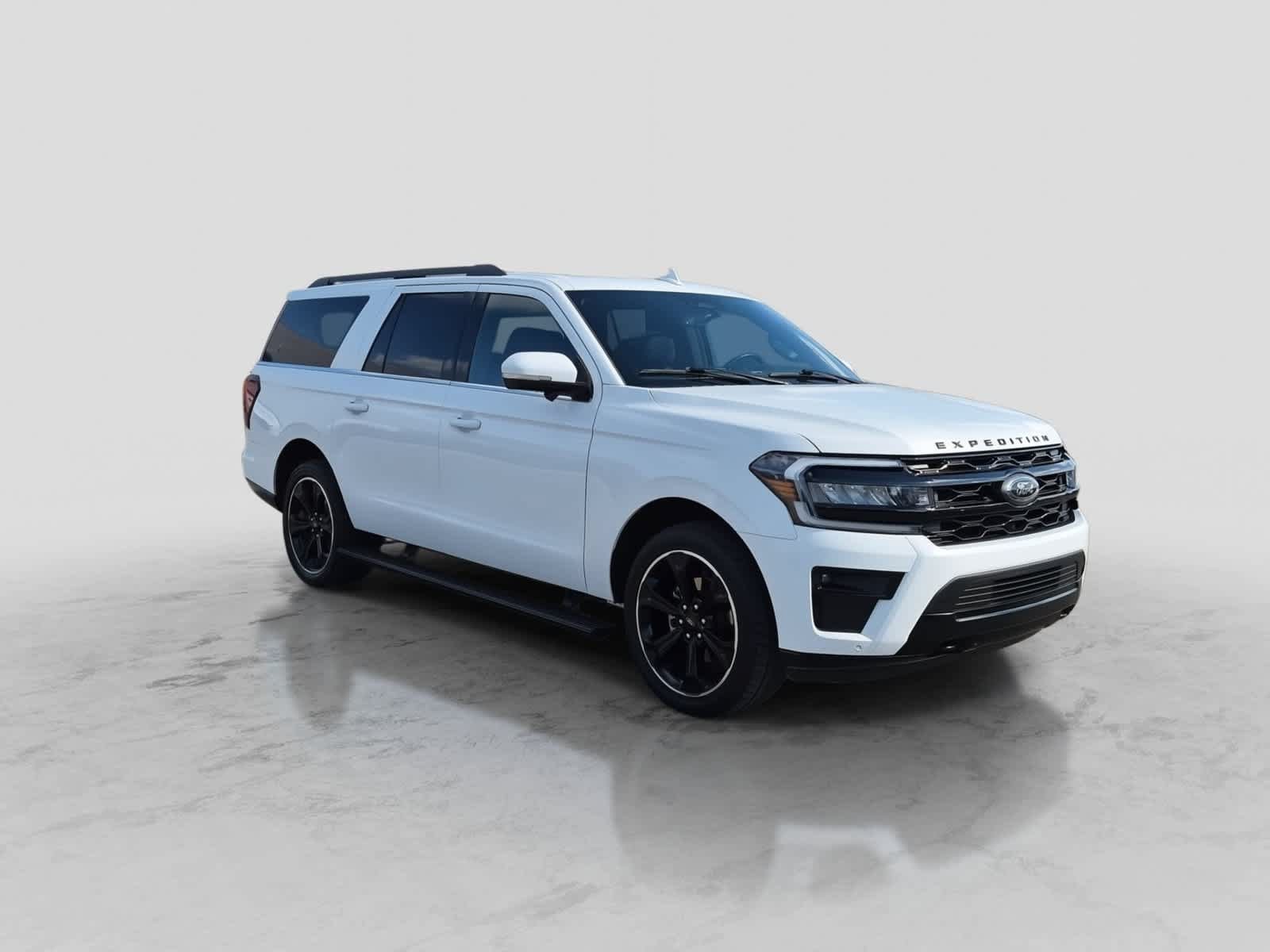 Used 2023 Ford Expedition Max Limited AWD/4WD image 2