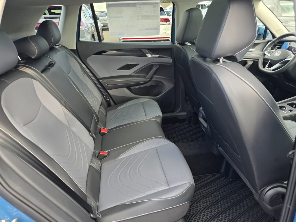 New 2026 Volkswagen Tiguan SE image 41