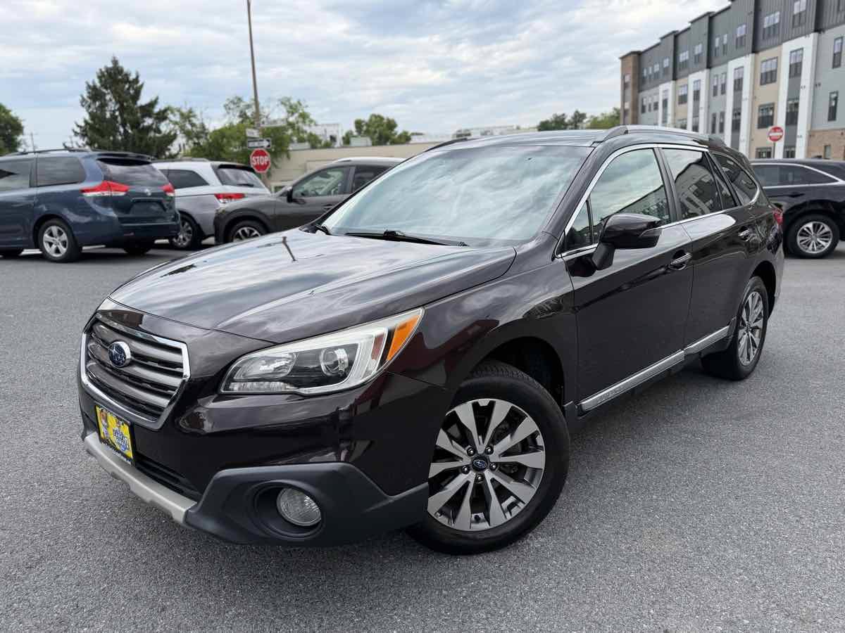 Used 2017 Subaru Outback 2.5i Touring AWD/4WD image 3