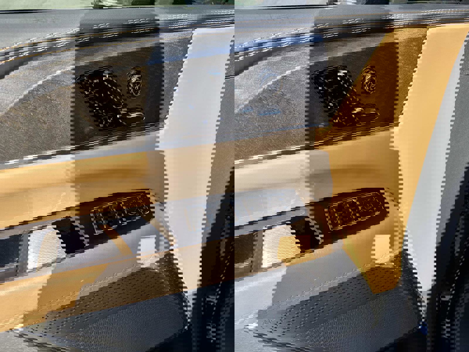 New 2025 Cadillac Escalade IQ Luxury 2 image 19