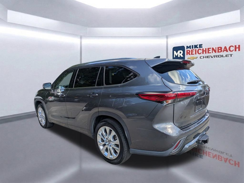 Used 2021 Toyota Highlander Limited FWD image 6
