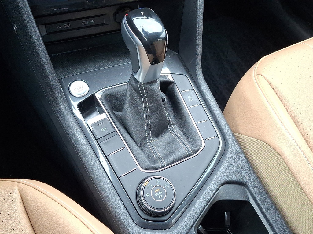 Used 2022 Volkswagen Tiguan SE w/ Panoramic Sunroof Package image 28