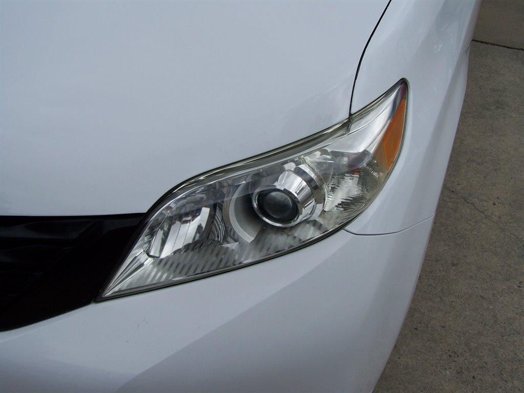 Used 2013 Toyota Sienna L FWD image 20