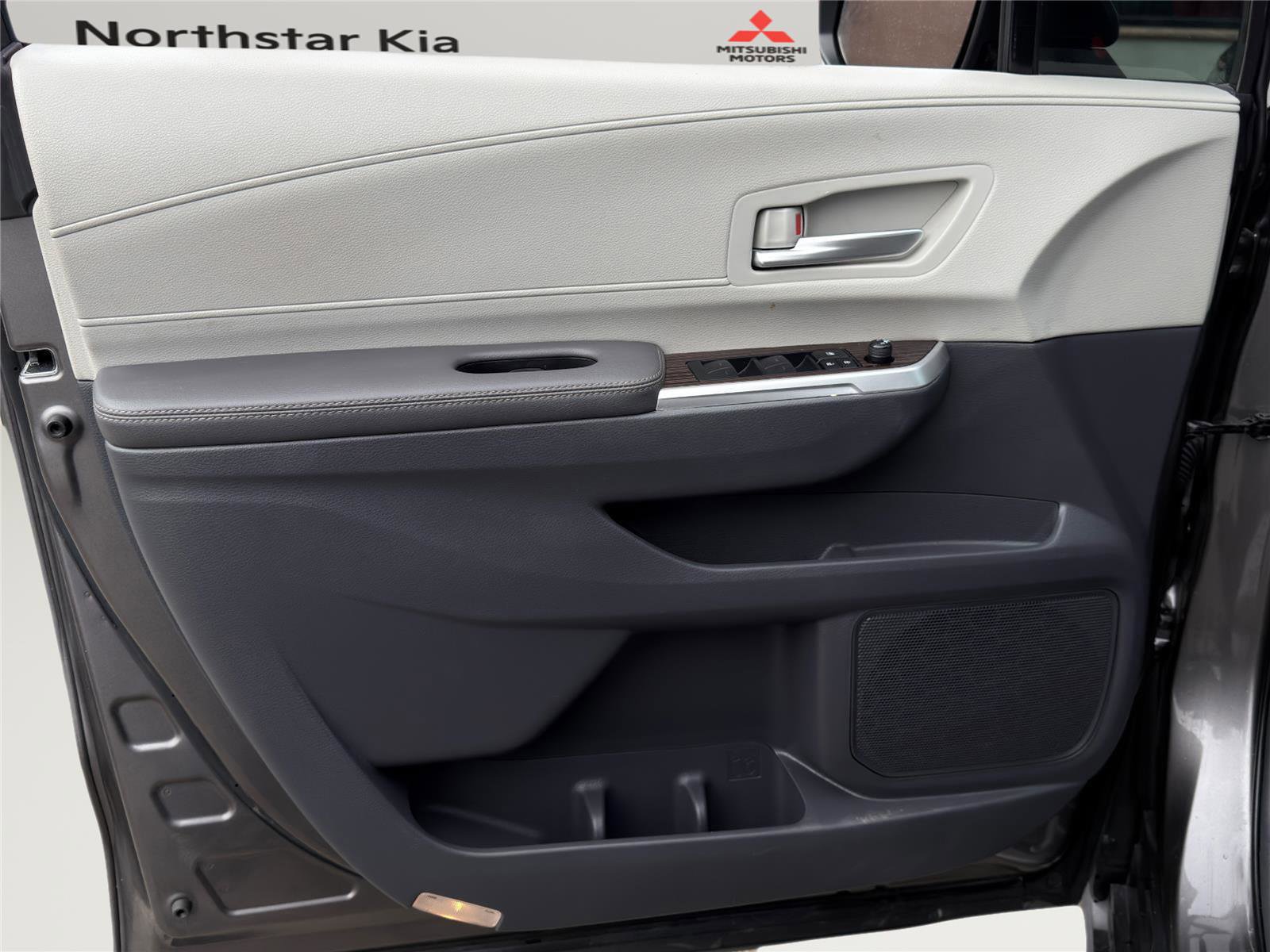 Used 2023 Toyota Sienna XLE image 24