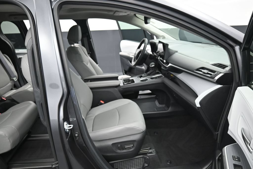 Certified 2025 Toyota Sienna XLE w/ XLE Plus Package AWD/4WD image 33