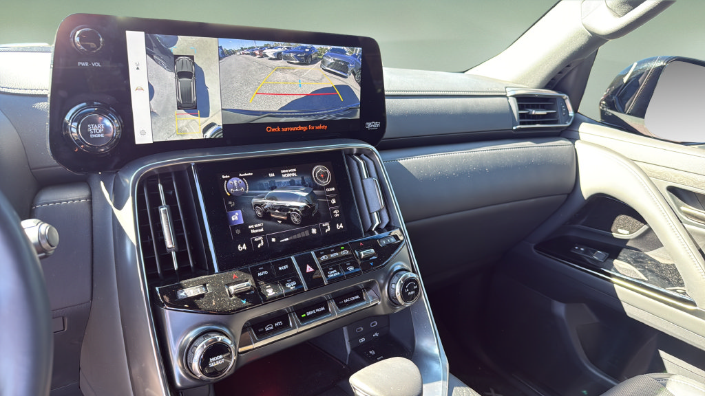Used 2025 Lexus LX 600 4WD w/ Accessory Package (2T) image 37