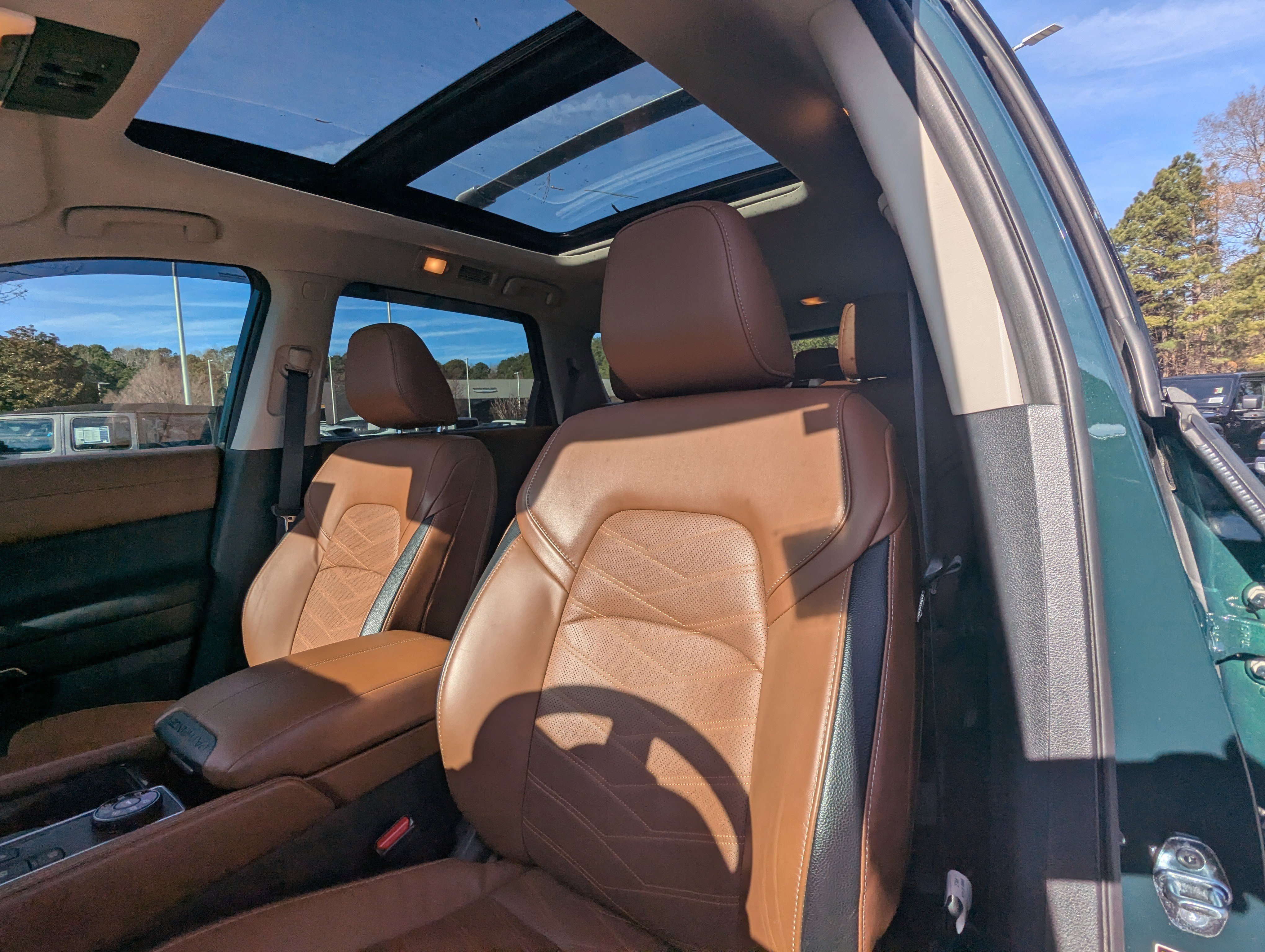 Used 2023 Nissan Pathfinder Platinum w/ Cargo Package image 9