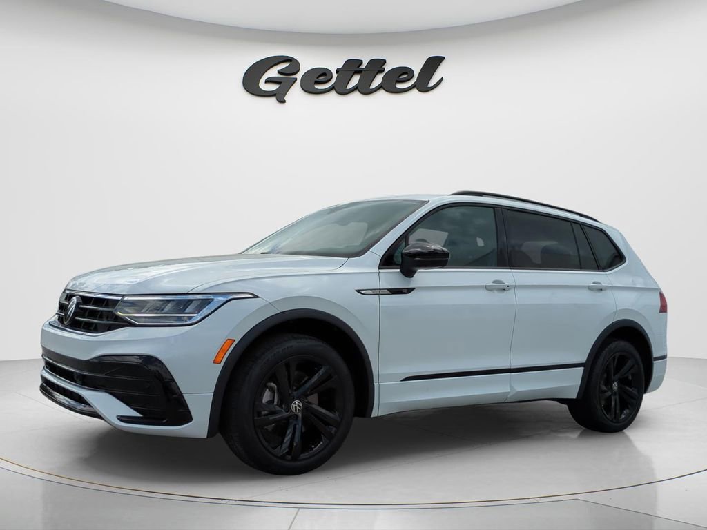 Used 2023 Volkswagen Tiguan SE R-Line AWD/4WD image 1