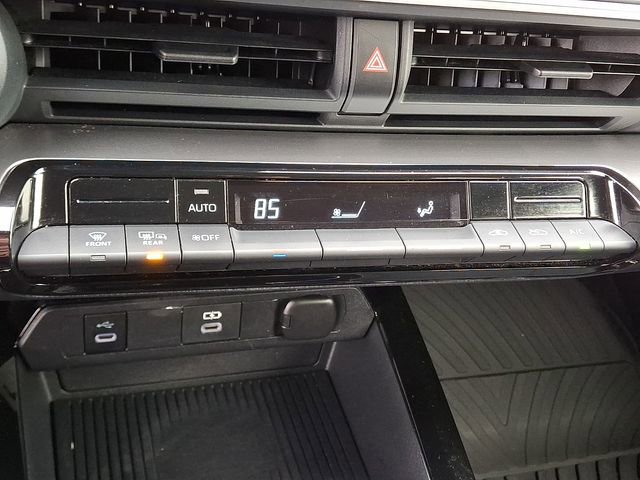 Used 2024 Toyota Prius LE image 18