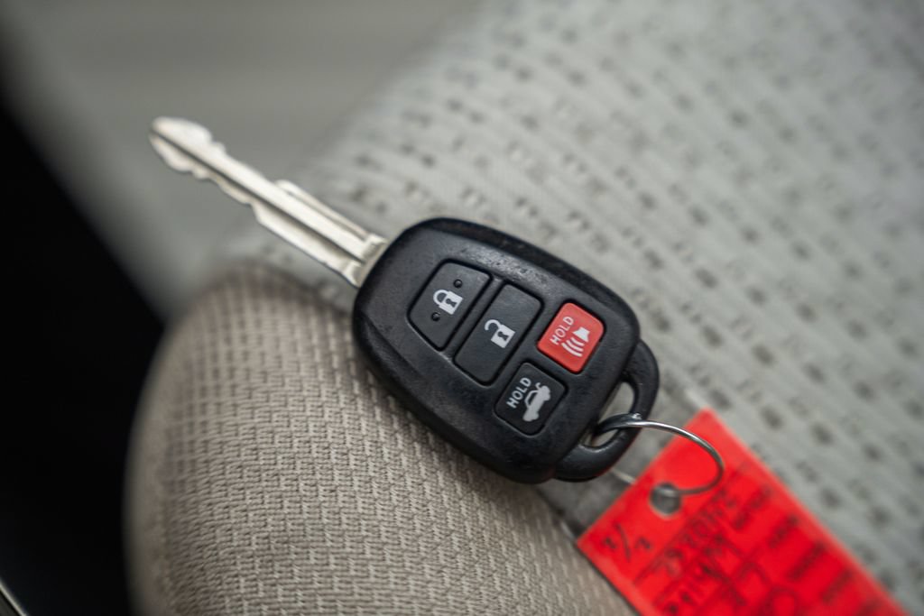 Used 2012 Toyota Camry LE FWD image 36