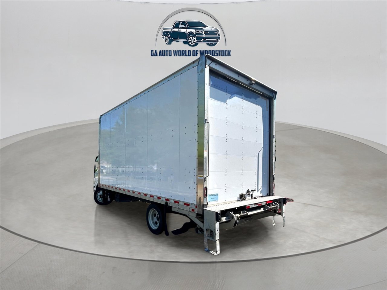 Used 2023 Chevrolet Low Cab Forward 5500XD image 3