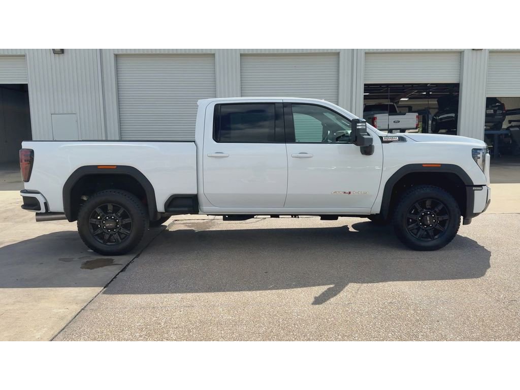 Used 2025 GMC Sierra 2500 AT4 image 9