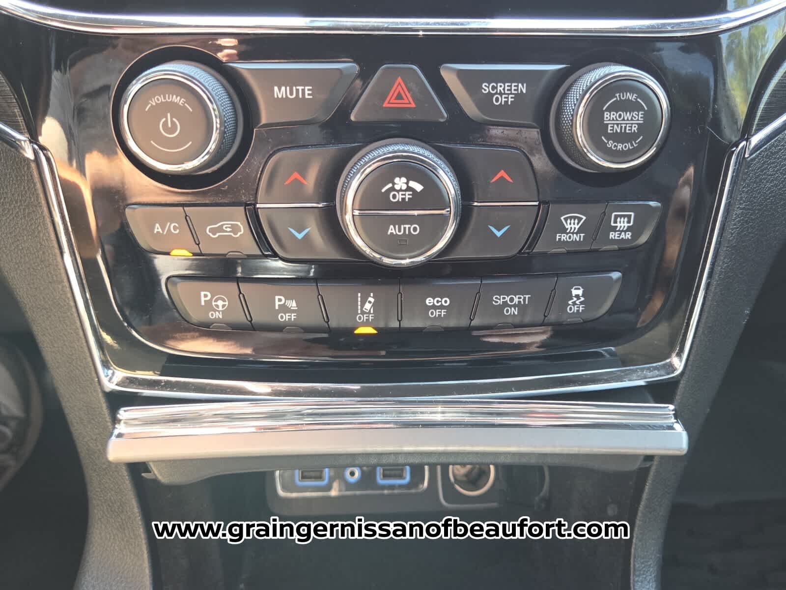 Used 2020 Jeep Grand Cherokee Trailhawk w/ Trailhawk Luxury Group AWD/4WD image 9