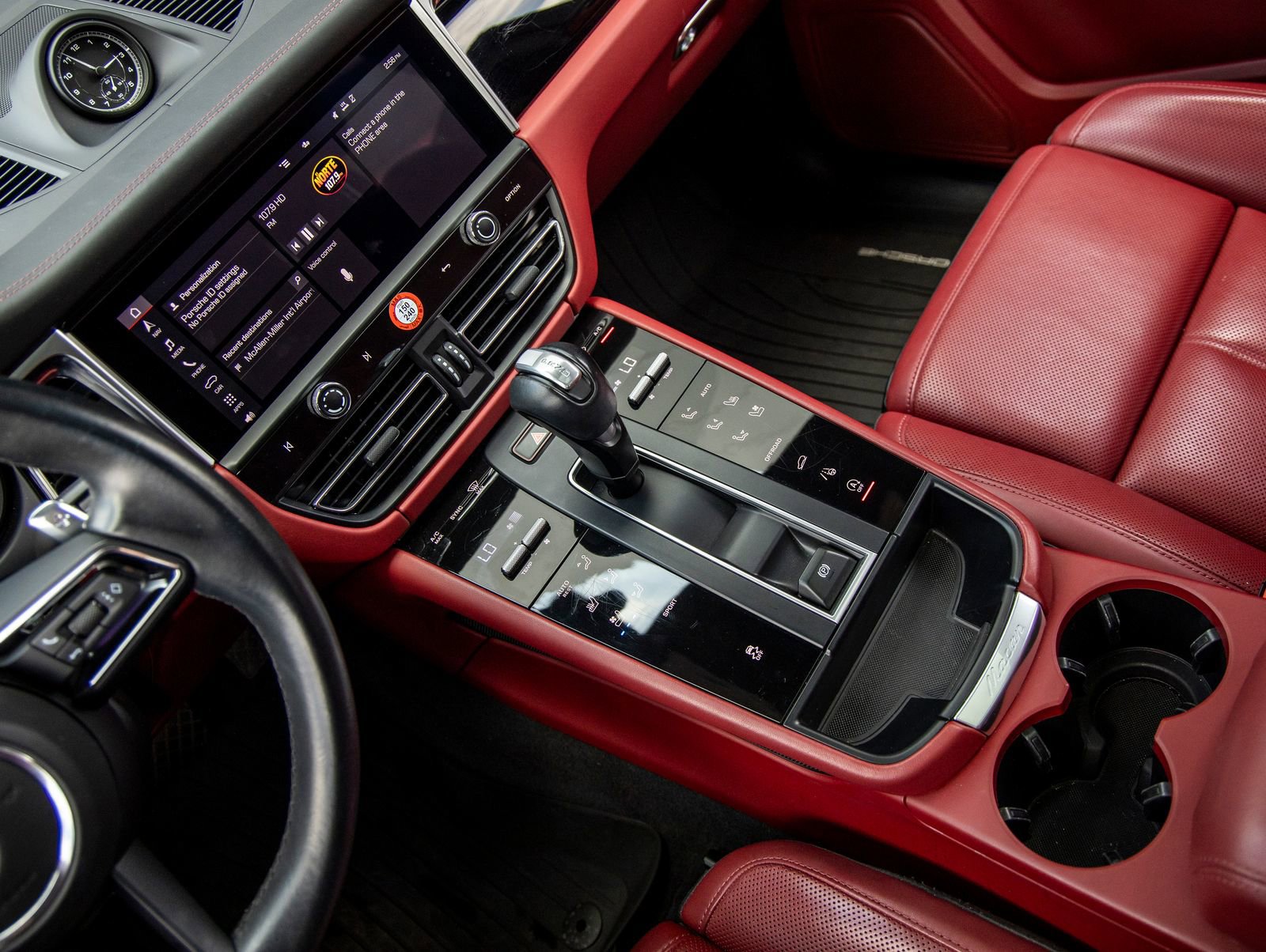 Certified 2023 Porsche Macan image 34