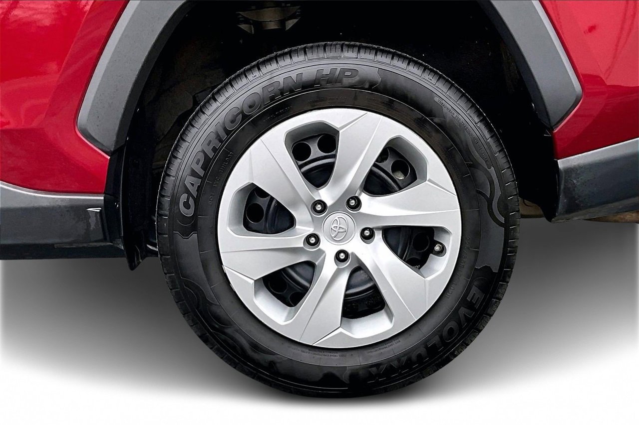 Used 2021 Toyota RAV4 LE image 30