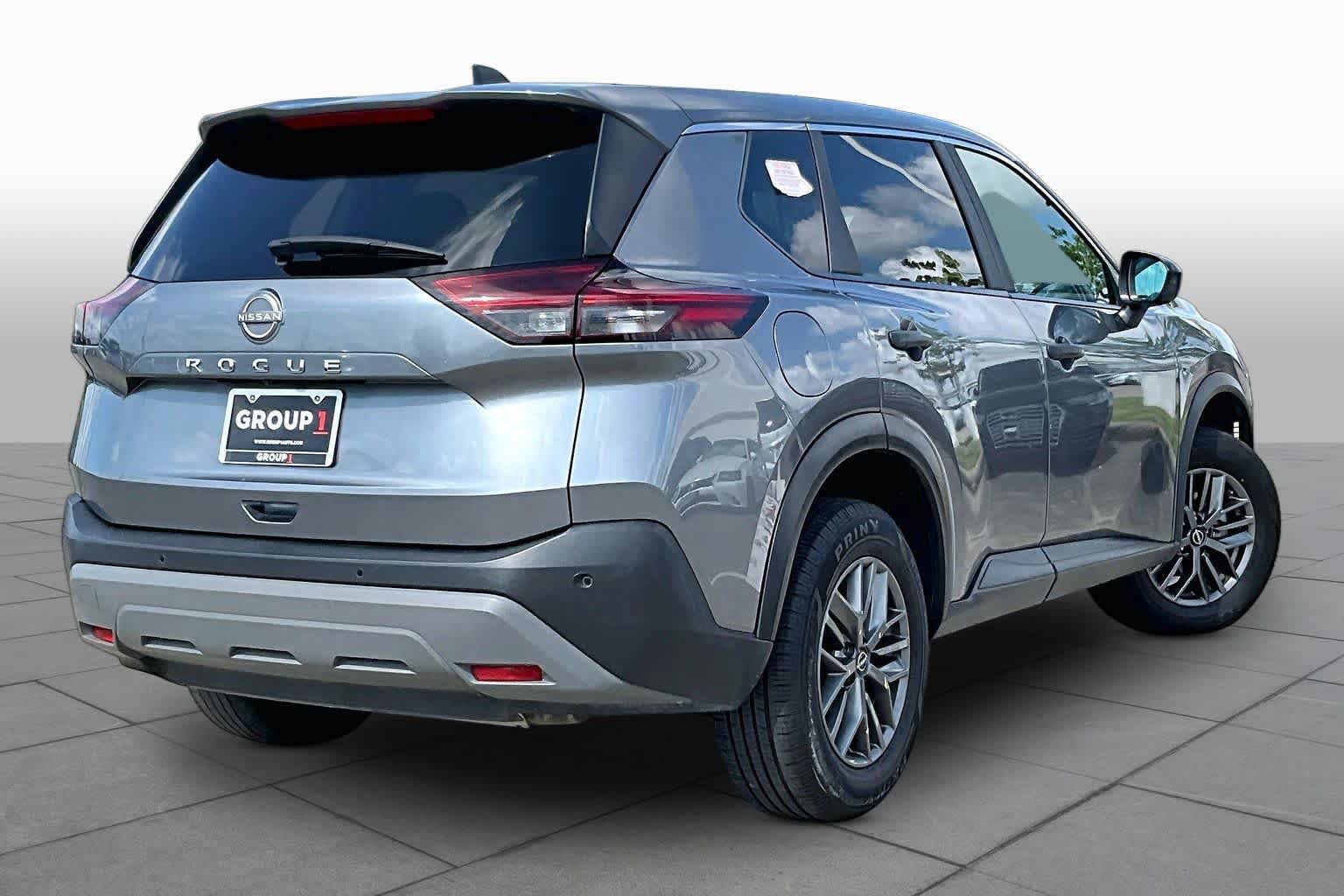 Used 2023 Nissan Rogue S FWD image 11