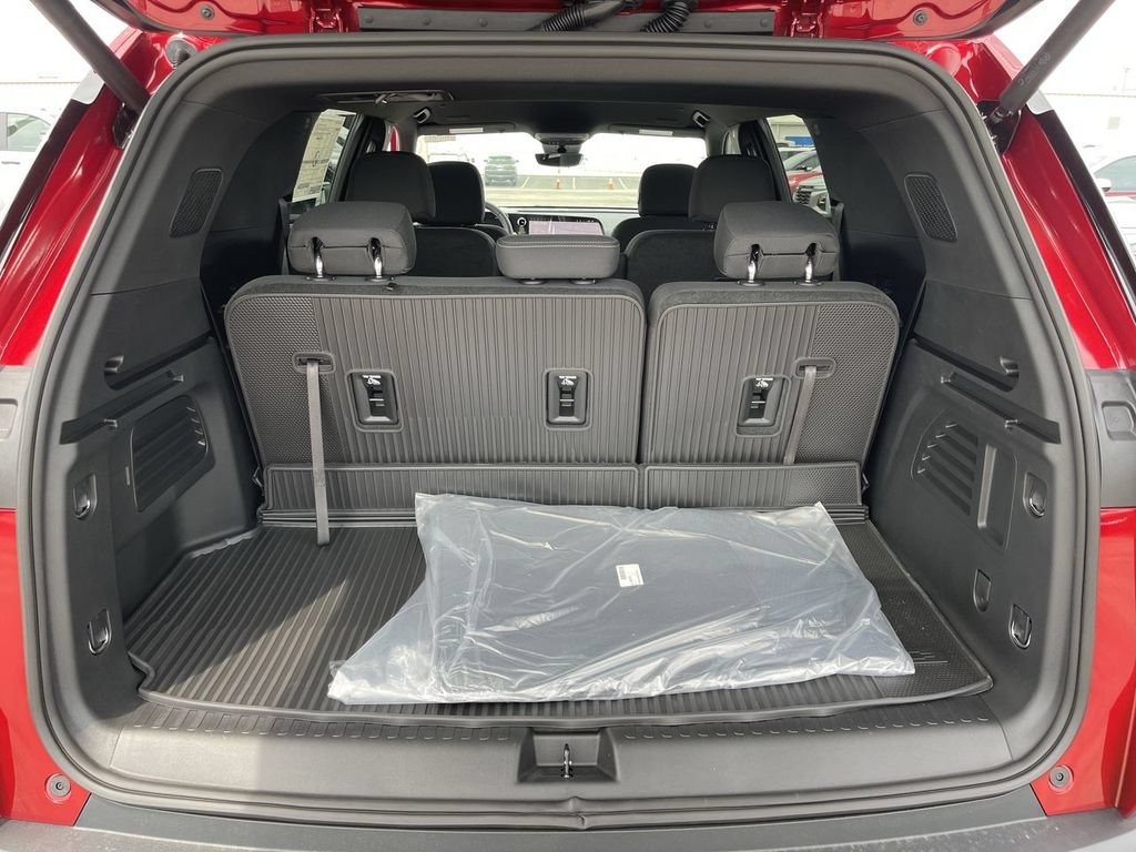 New 2026 Chevrolet Traverse LT w/ Driver Confidence Package FWD image 24