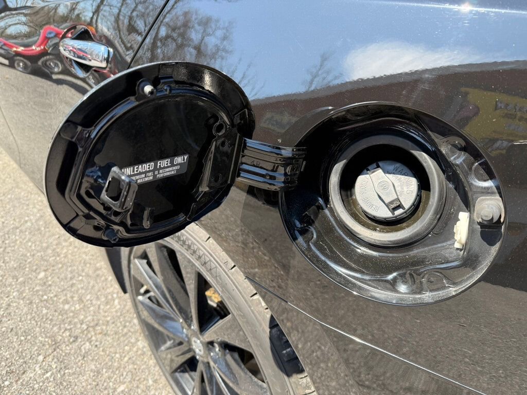 Used 2017 Nissan Maxima SR w/ Midnight Edition image 13