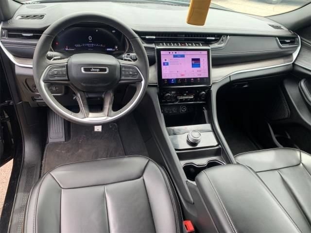 Used 2025 Jeep Grand Cherokee Limited RWD image 7