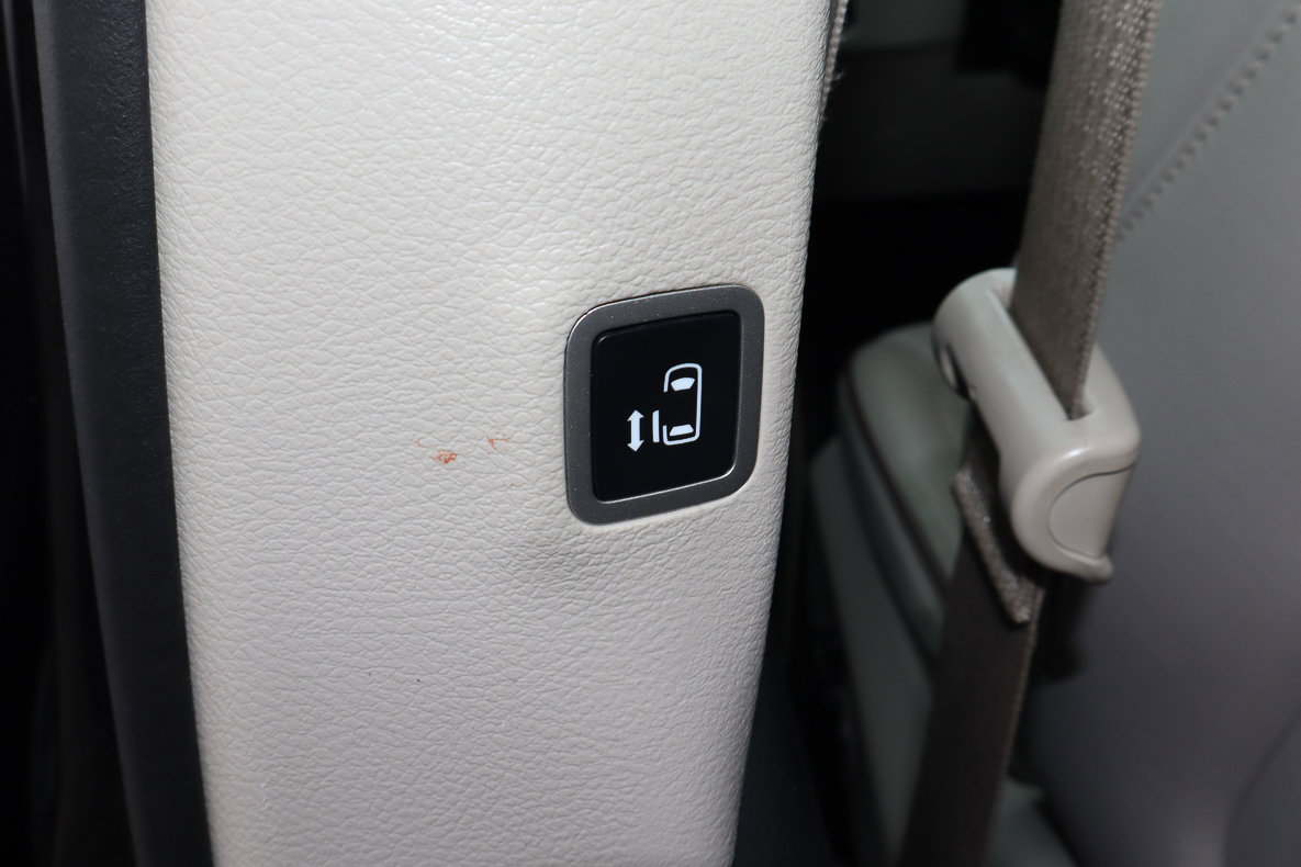 Used 2020 Chrysler Pacifica Limited image 19