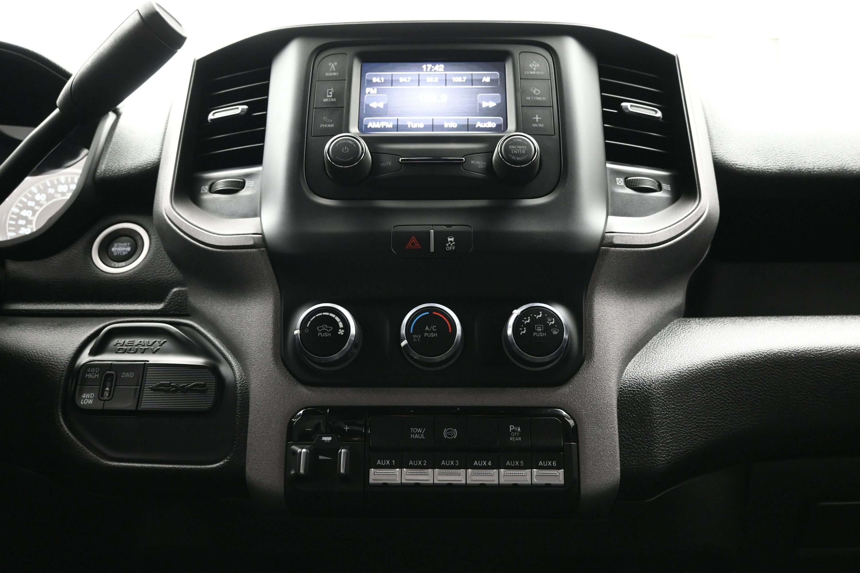 Used 2024 RAM 2500 Tradesman w/ Chrome Appearance Group AWD/4WD image 17