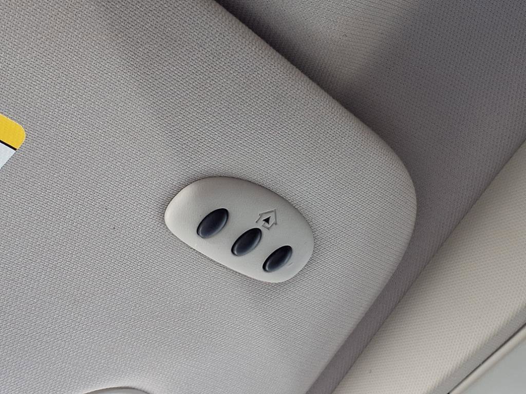 Used 2012 Chrysler Town & Country Touring-L w/ Driver Convenience Group image 17