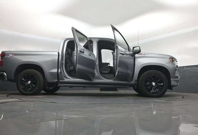 Used 2023 Chevrolet Silverado 1500 LTZ w/ Technology Package AWD/4WD image 7