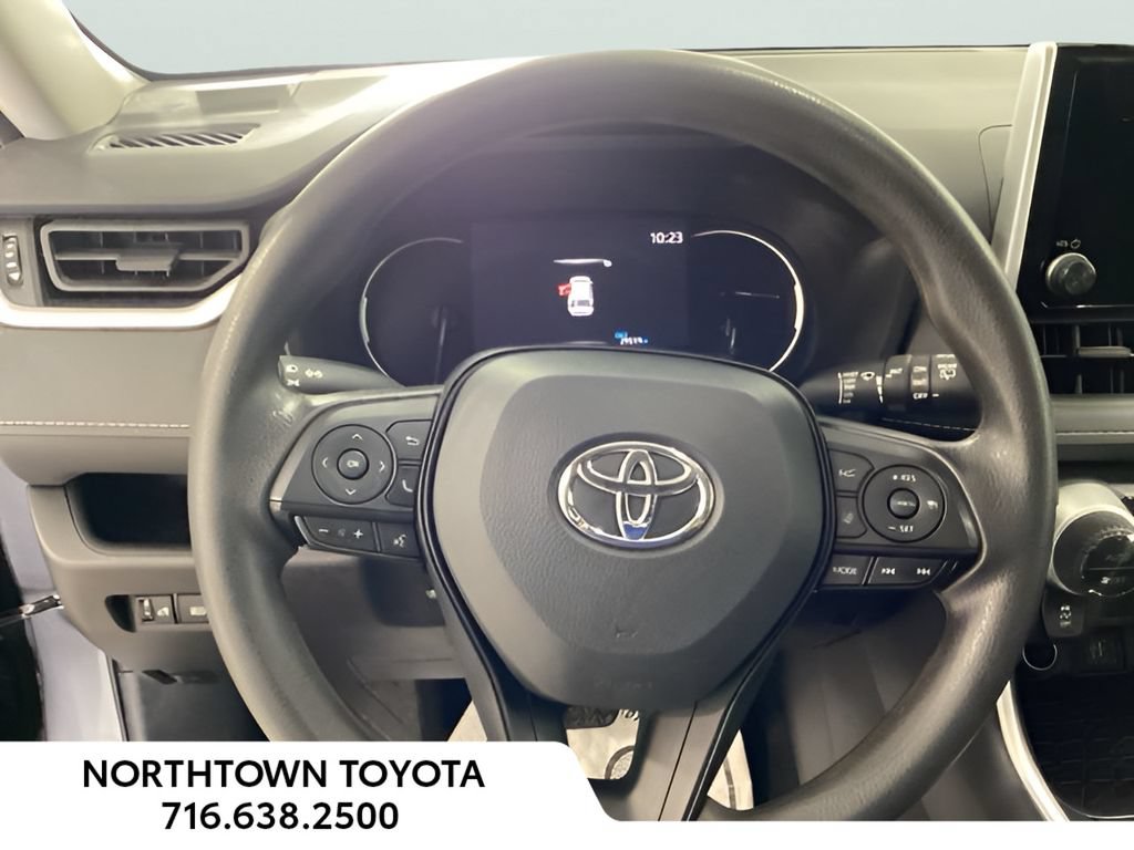 Used 2025 Toyota RAV4 XLE AWD/4WD image 21