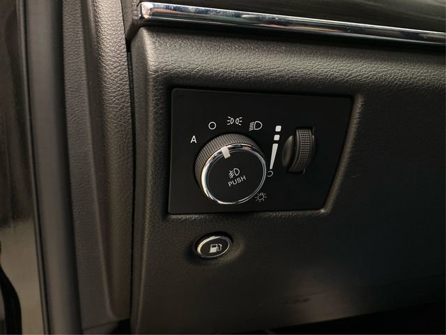 Used 2019 Jeep Grand Cherokee Limited AWD/4WD image 23