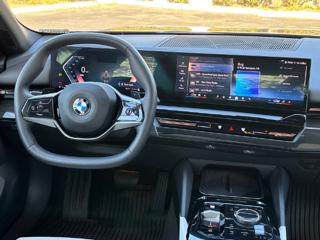 Used 2024 BMW 530i w/ Convenience Package RWD image 21