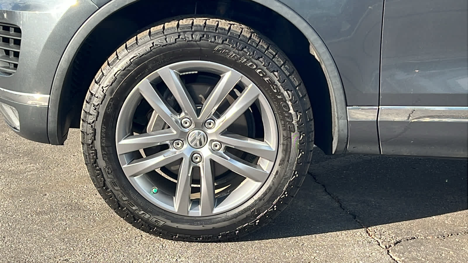 Used 2016 Volkswagen Touareg TDI AWD/4WD image 9
