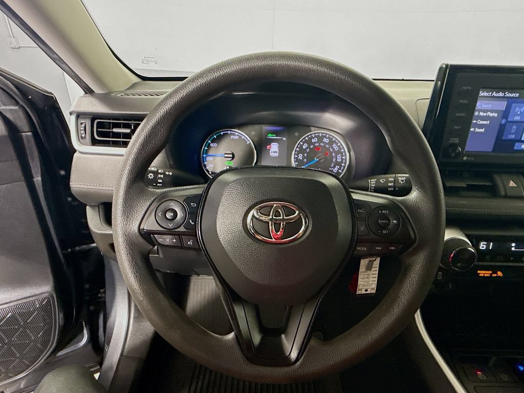 Used 2021 Toyota RAV4 LE AWD/4WD image 12
