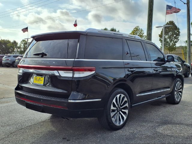 Used 2023 Lincoln Navigator Reserve AWD/4WD image 2