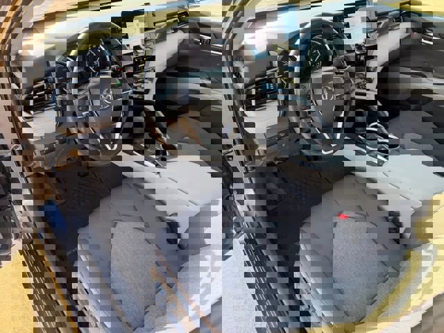 Used 2021 Toyota Camry LE image 10