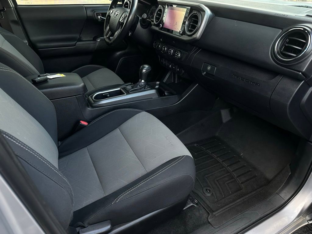 Used 2020 Toyota Tacoma TRD Off-Road w/ Technology Package image 16