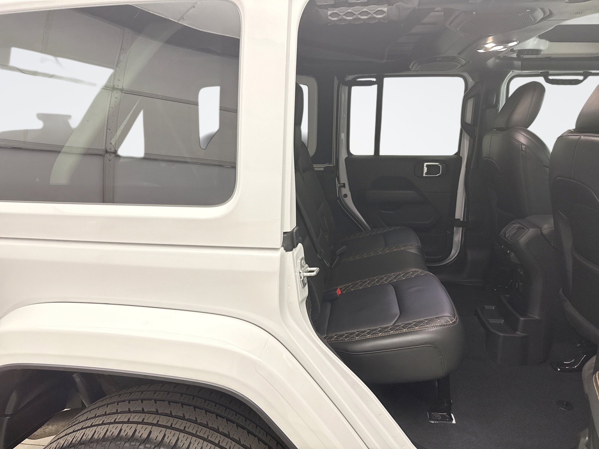 Used 2022 Jeep Wrangler Unlimited Sahara image 18