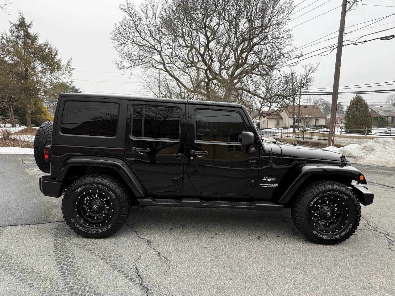 Used 2017 Jeep Wrangler Unlimited Sahara w/ Connectivity Group image 7