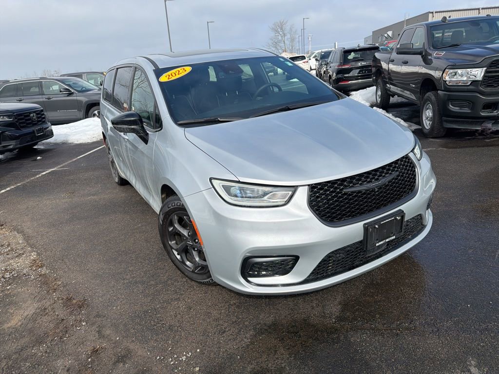 Used 2023 Chrysler Pacifica Limited w/ S Appearance Package