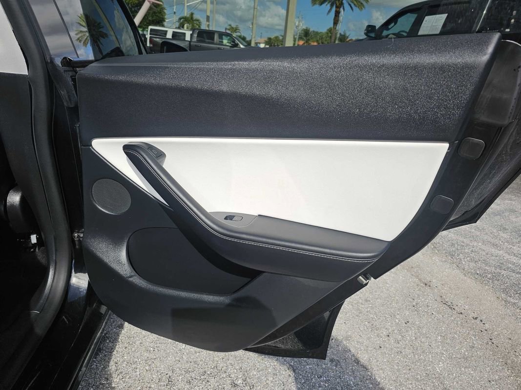 Used 2021 Tesla Model Y Performance image 18