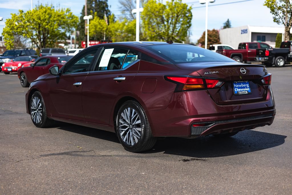 Used 2024 Nissan Altima 2.5 SV FWD image 11