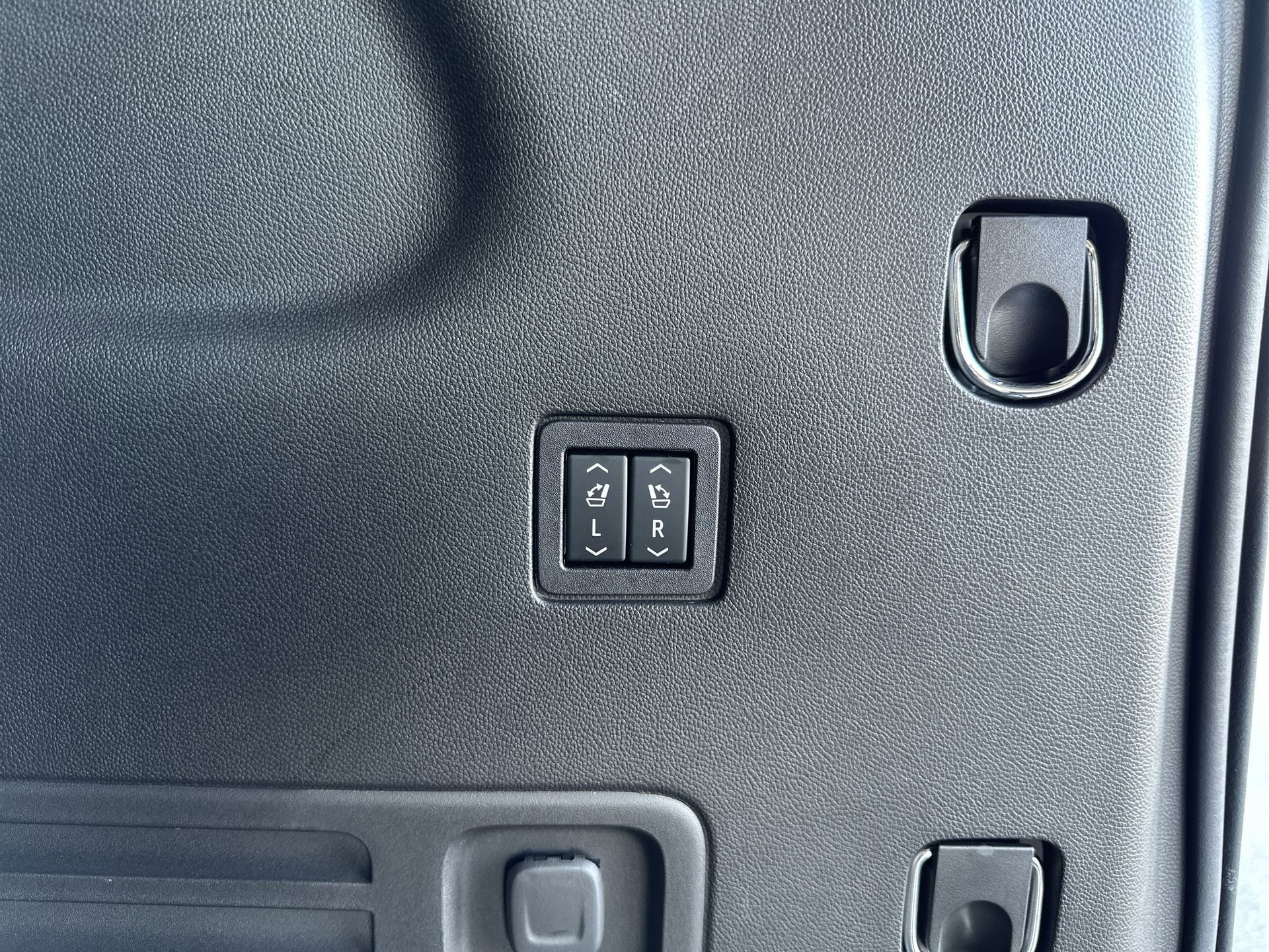 Used 2023 Chevrolet Traverse High Country w/ LPO, 'HIT The Road' Package FWD image 35